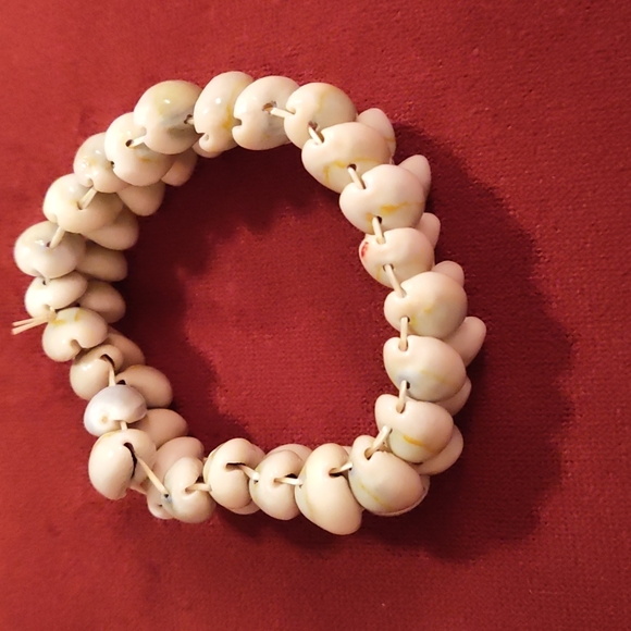 Kauri shell hand made bracelet - Picture 2 of 3